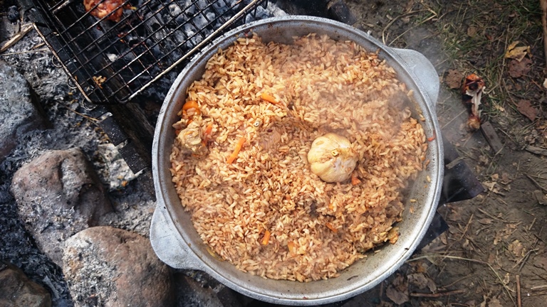 Плов в казане на костре из свинины пошаговый рецепт по узбекски с фото