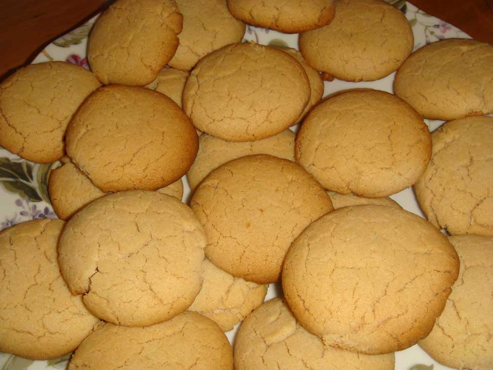 Рецепт домашних рассыпчатых печений в духовке. Рассыпчатое печенье. Печенье «песочное». Печенье песочное рассыпчатое. Бабушкино печенье.