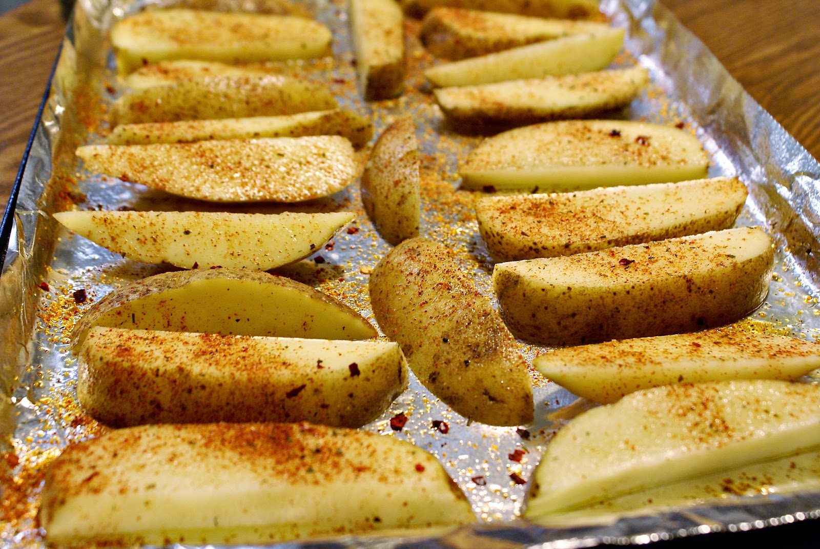 Рецепт картошки в духовке дольками по деревенски на протвине с фото пошагово