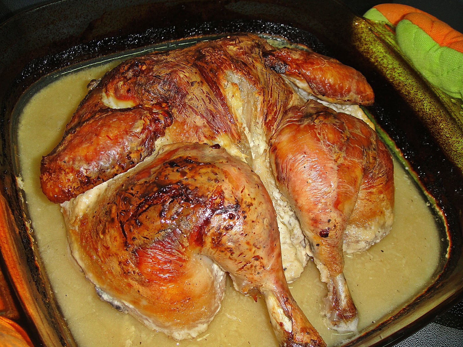 Приготовить курицу мягкой и сочной. Курица в духовке. Курица приготовленная. Курица запеченная в духовке. Курица запеченная целиком.
