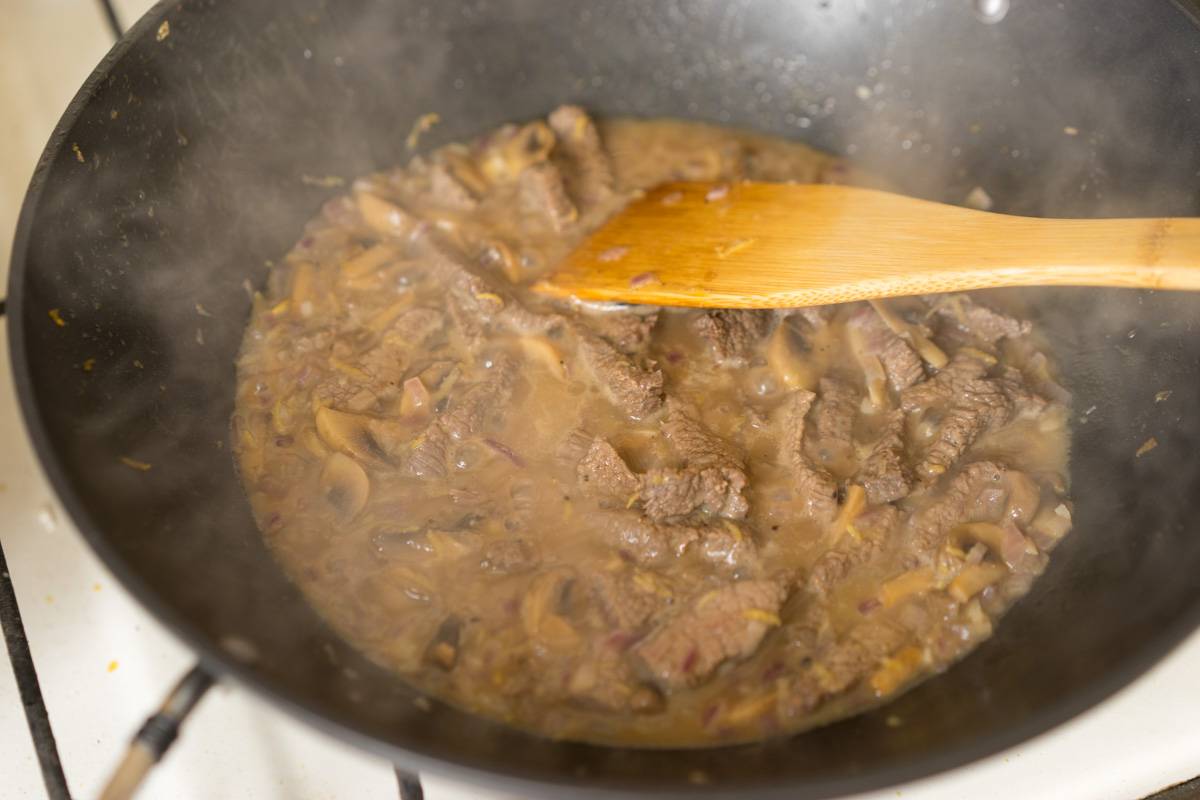 Бефстроганов из говядины классический рецепт с фото на сковороде пошагово со сметаной простой рецепт