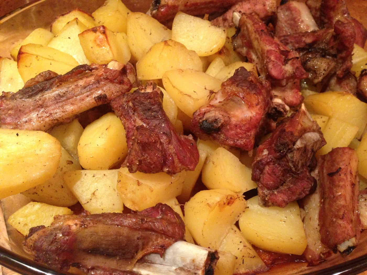 Рёбрышки свиные в духовке с картошкой