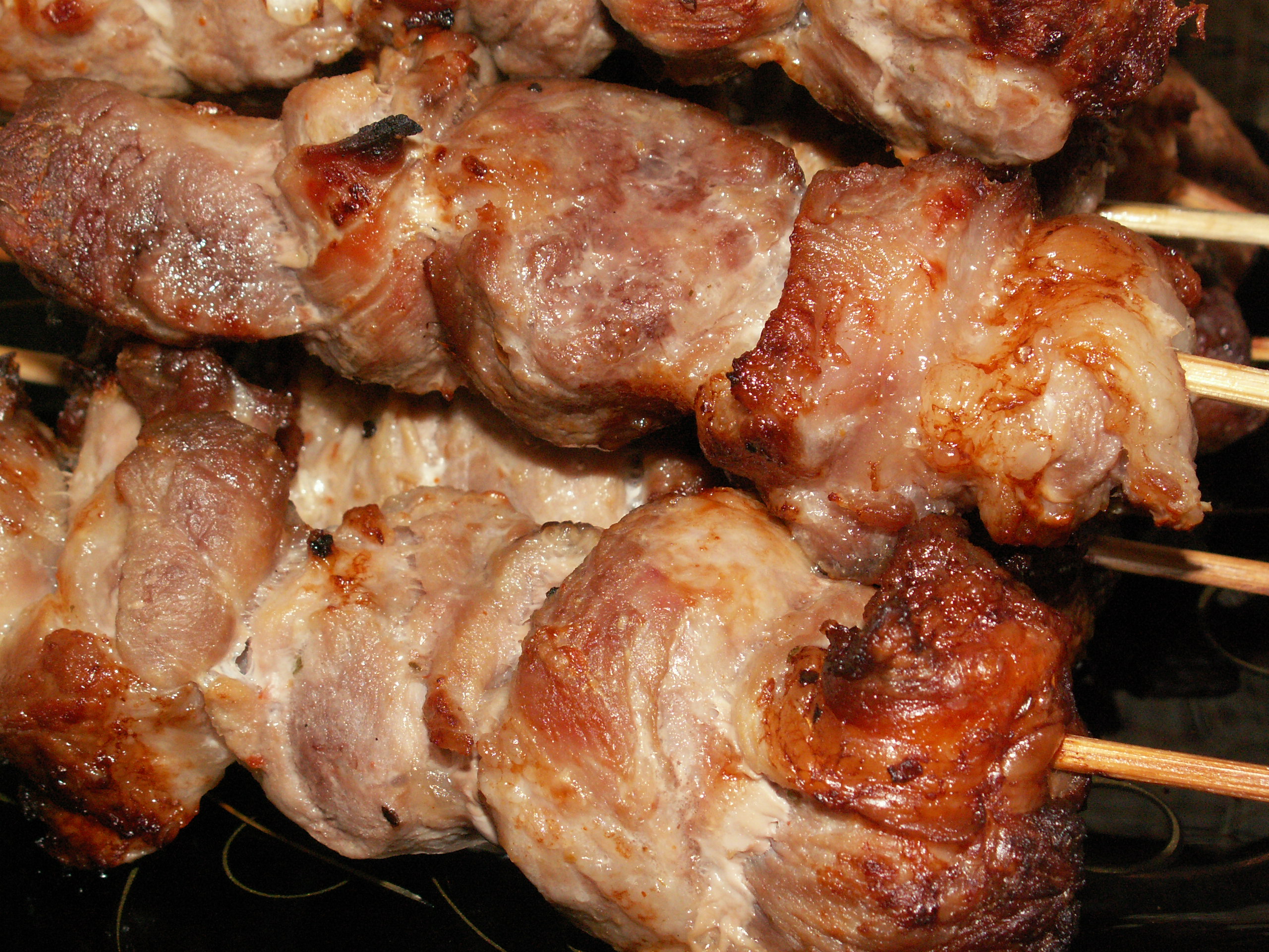 Шашлык из свинины на шампурах фото