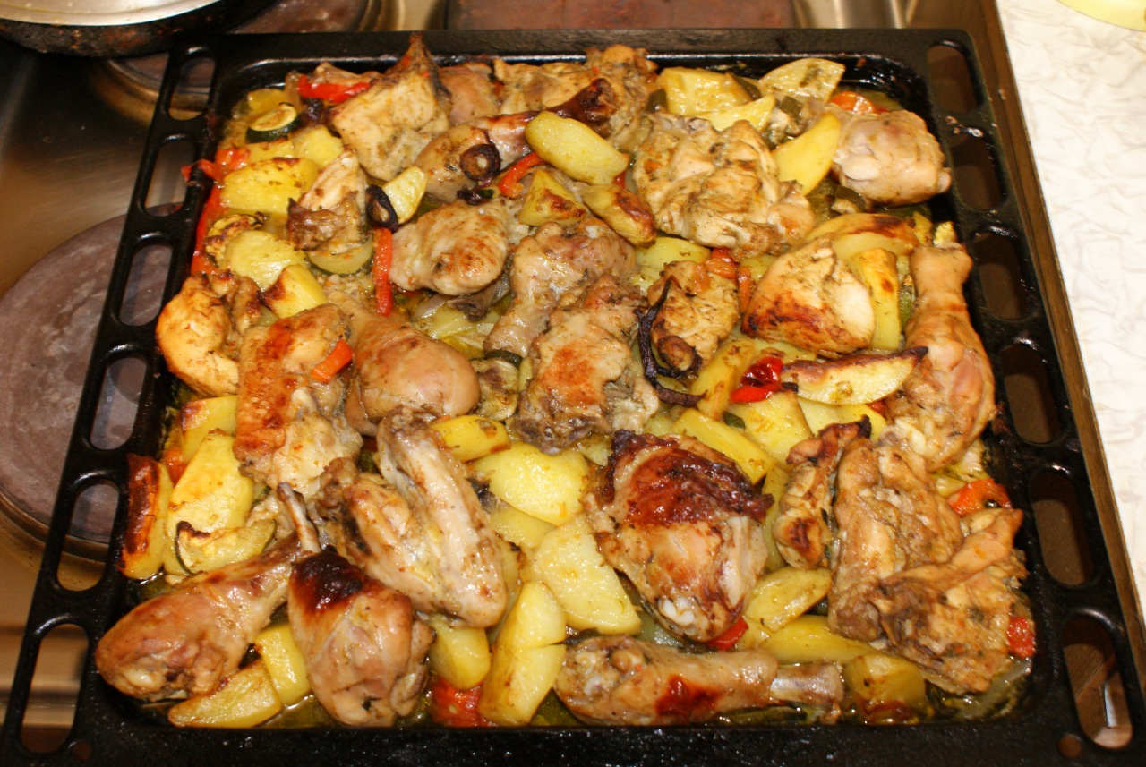 Курица с картошкой в духовке домашнее фото