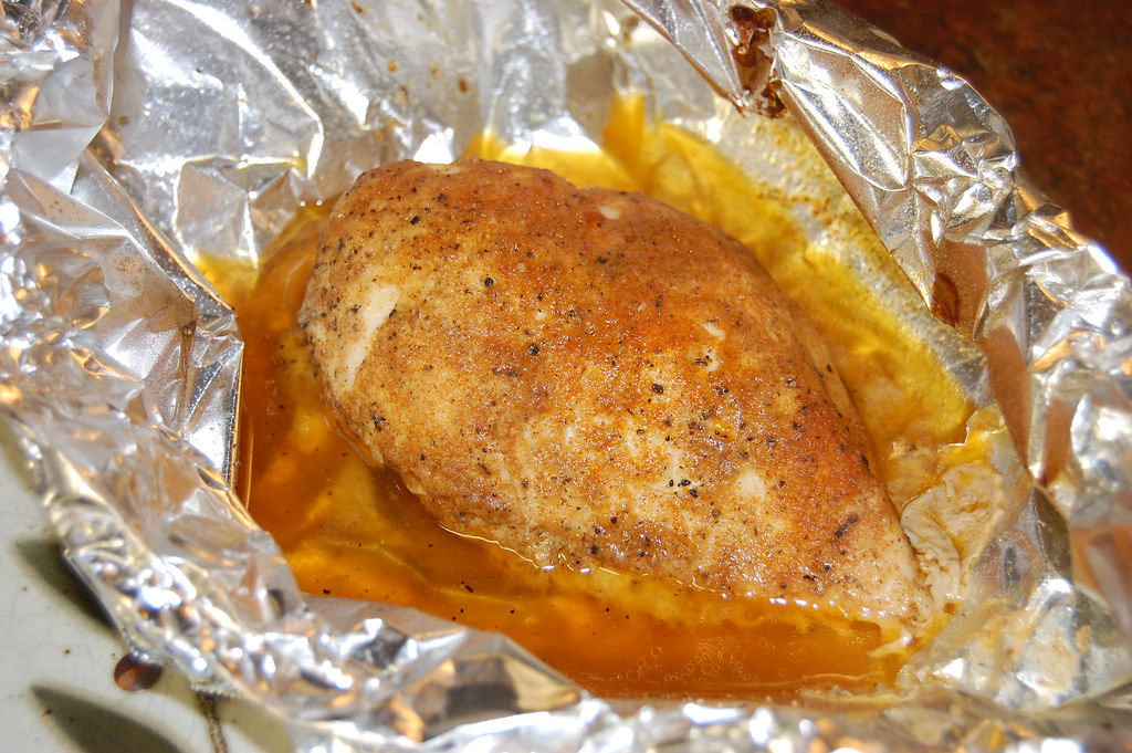 Запеченная куриная грудка в фольге в духовке с фото