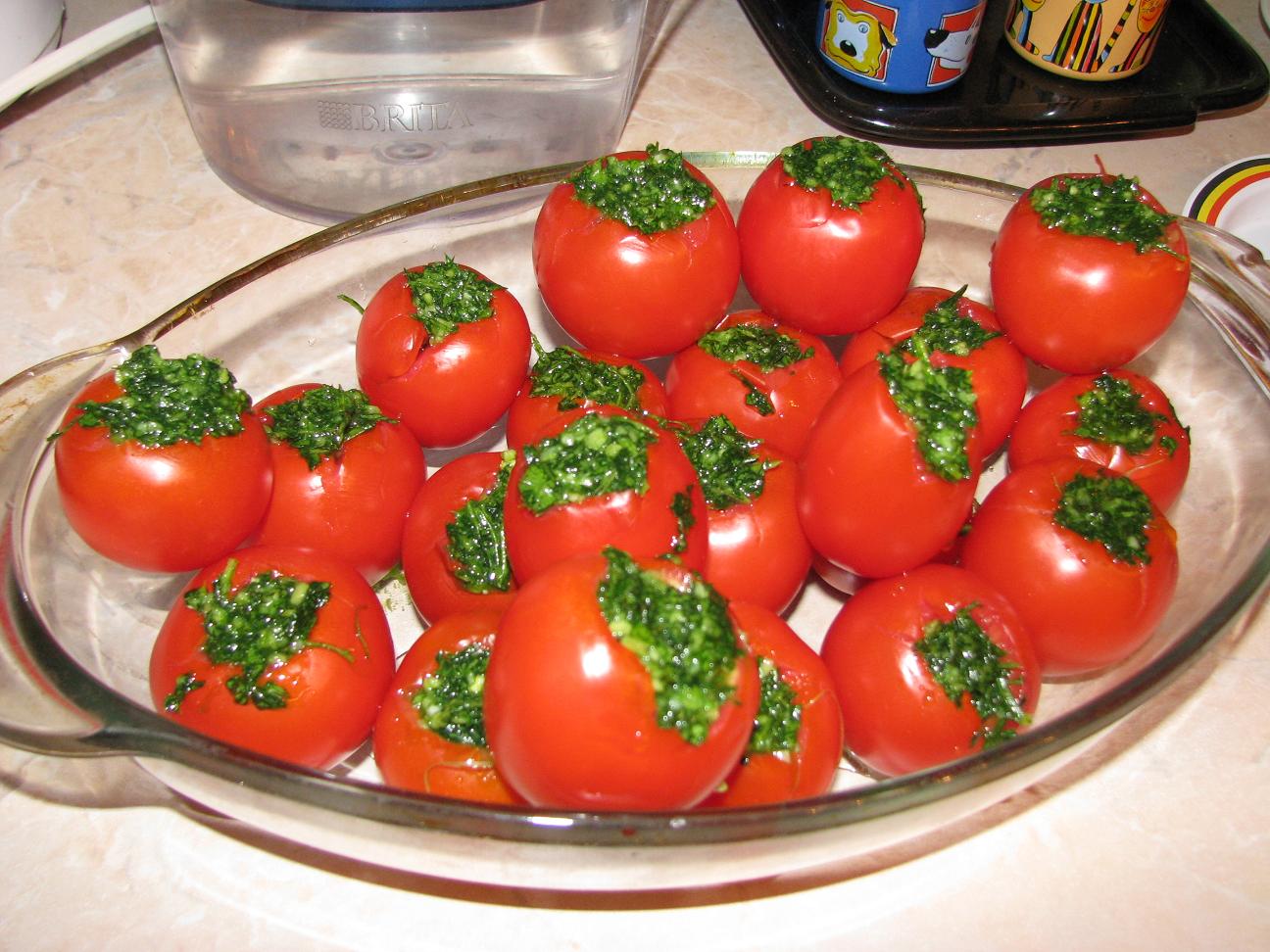 Вкусный рецепт помидор с чесноком. Помидоры армянчики быстрого. Малосольные помидоры с чесноком и зеленью быстрого. Малосольные помидоры с чесноком. Помидоры зеленые армянчики быстрого приготовления.