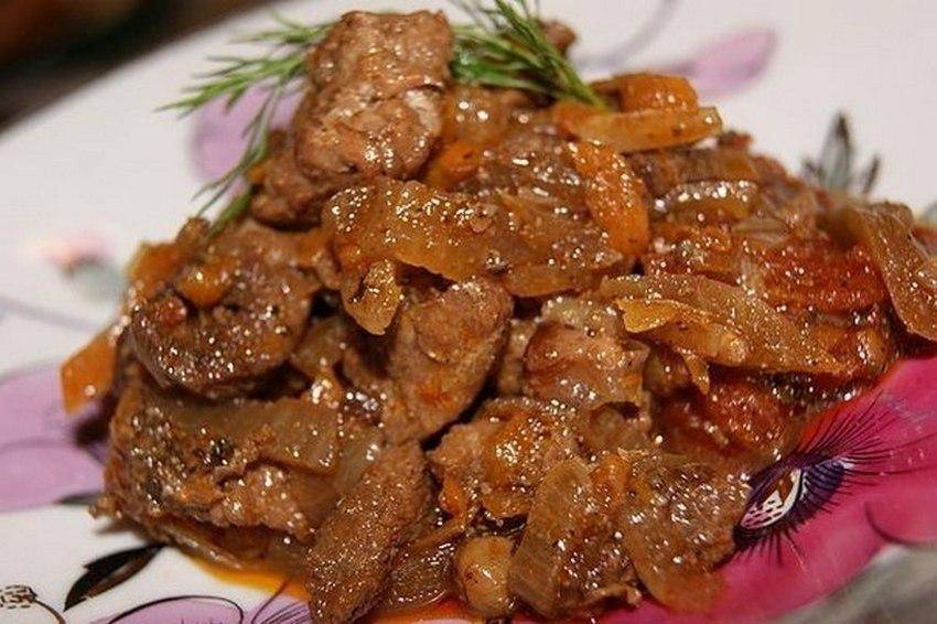 Жареное мясо на сковороде свинина с луком и подливкой рецепт с фото