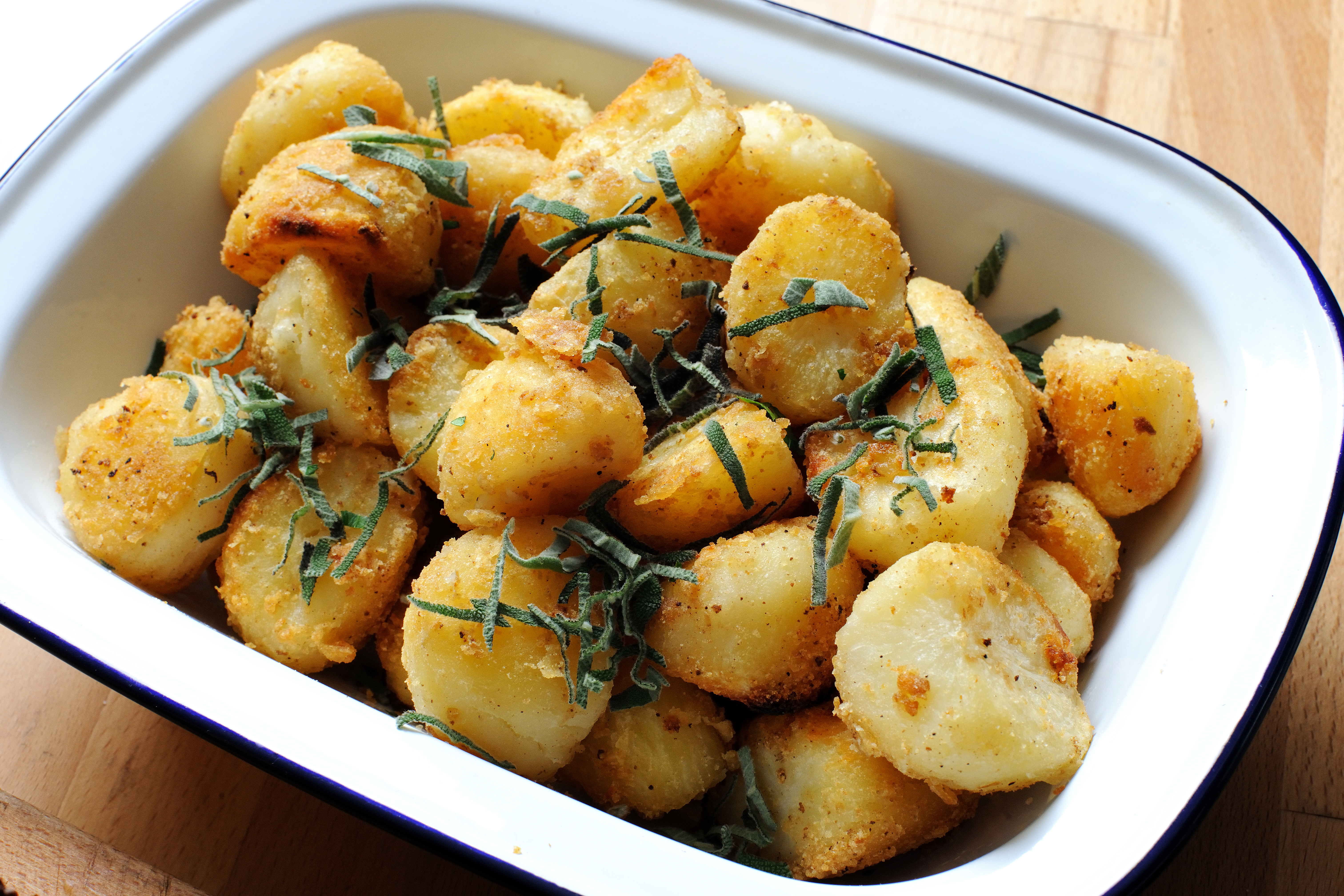 Рецепты из картошки без духовки. Гарнир картофель. Печеный картофель. Картошка с хрустящей корочкой. Гарнир картофель запеченный.