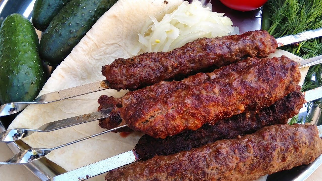 Люля кебаб из говядины рецепт в духовке. Люля-кебаб Mangal мангал люля. Люля кебаб на шампурах. Шашлык Lula Kebab. Люля кебаб Крупий.