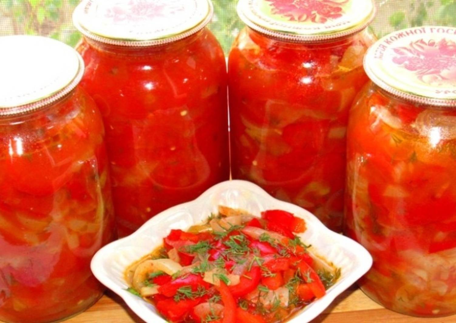 Самый простой рецепт помидор. Салат из томатов на зиму. Заготовка на зиму из красных помидор. Вкусные салаты на зиму из помидор. Салаты на зиму без стерилизации.