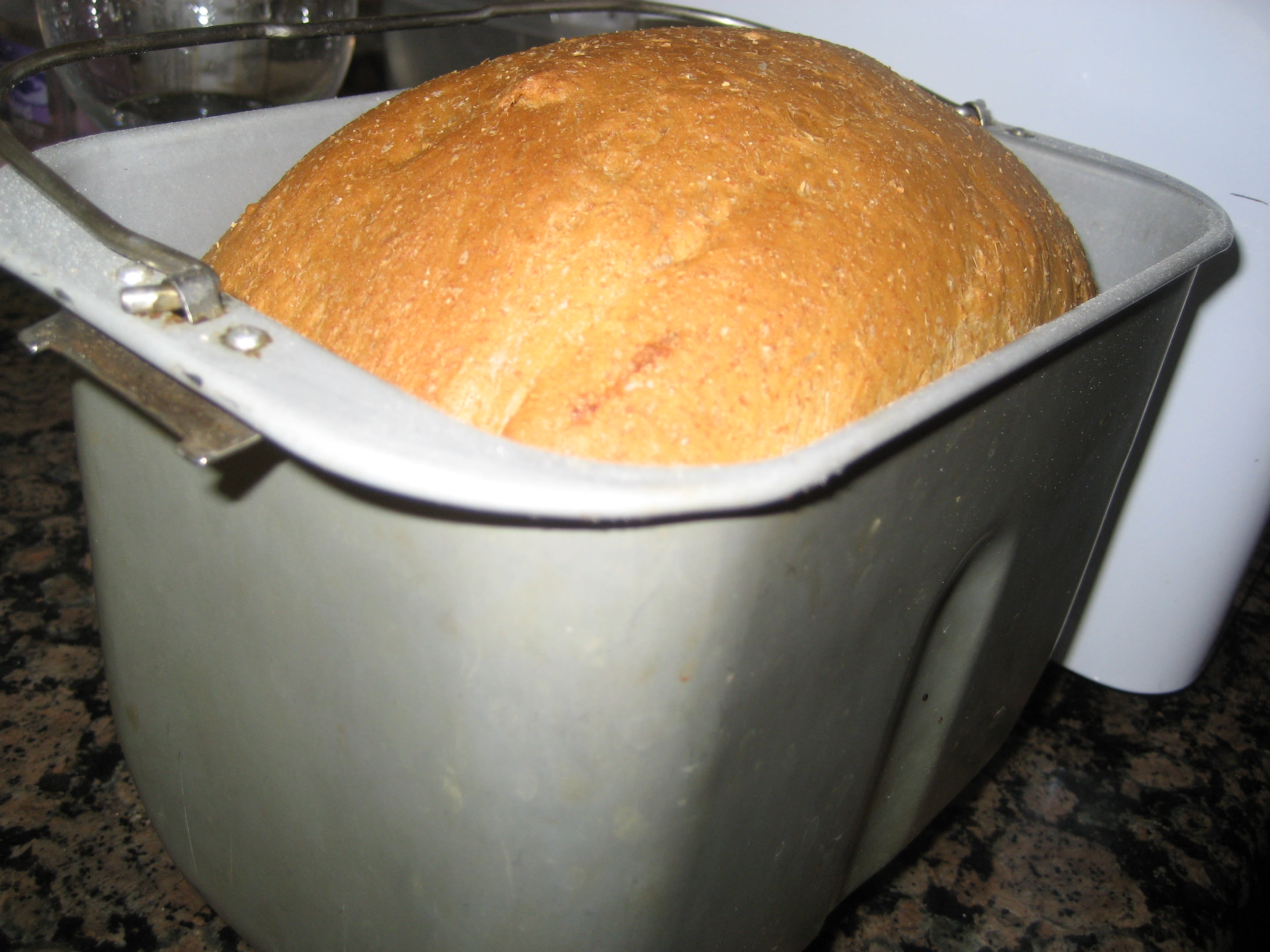 Приготовить в хлебопечке рецепты. Хлеб в хлебопечке. Хлеб из хлебопечки. Домашний хлеб из хлебопечки. Картофельный хлеб в хлебопечке.