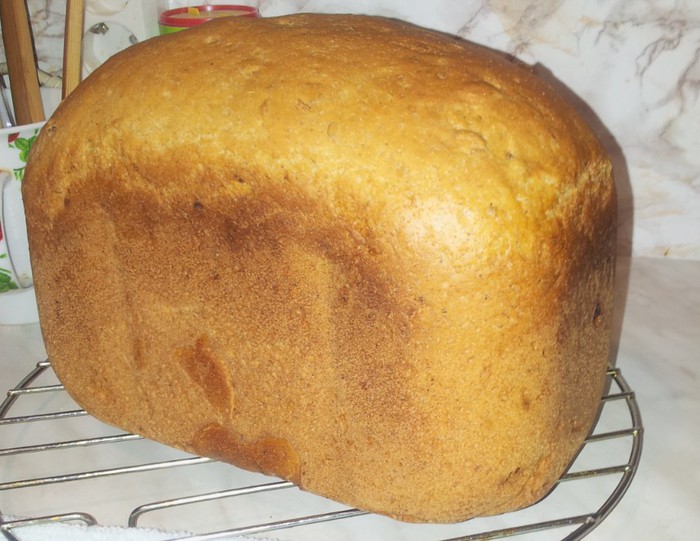 Как правильно печь хлеб. Выпечка из хлебопечки. Хлебопечка с хлебом. Домашний хлеб из хлебопечки. Домашний хлеб в хлебопечке.