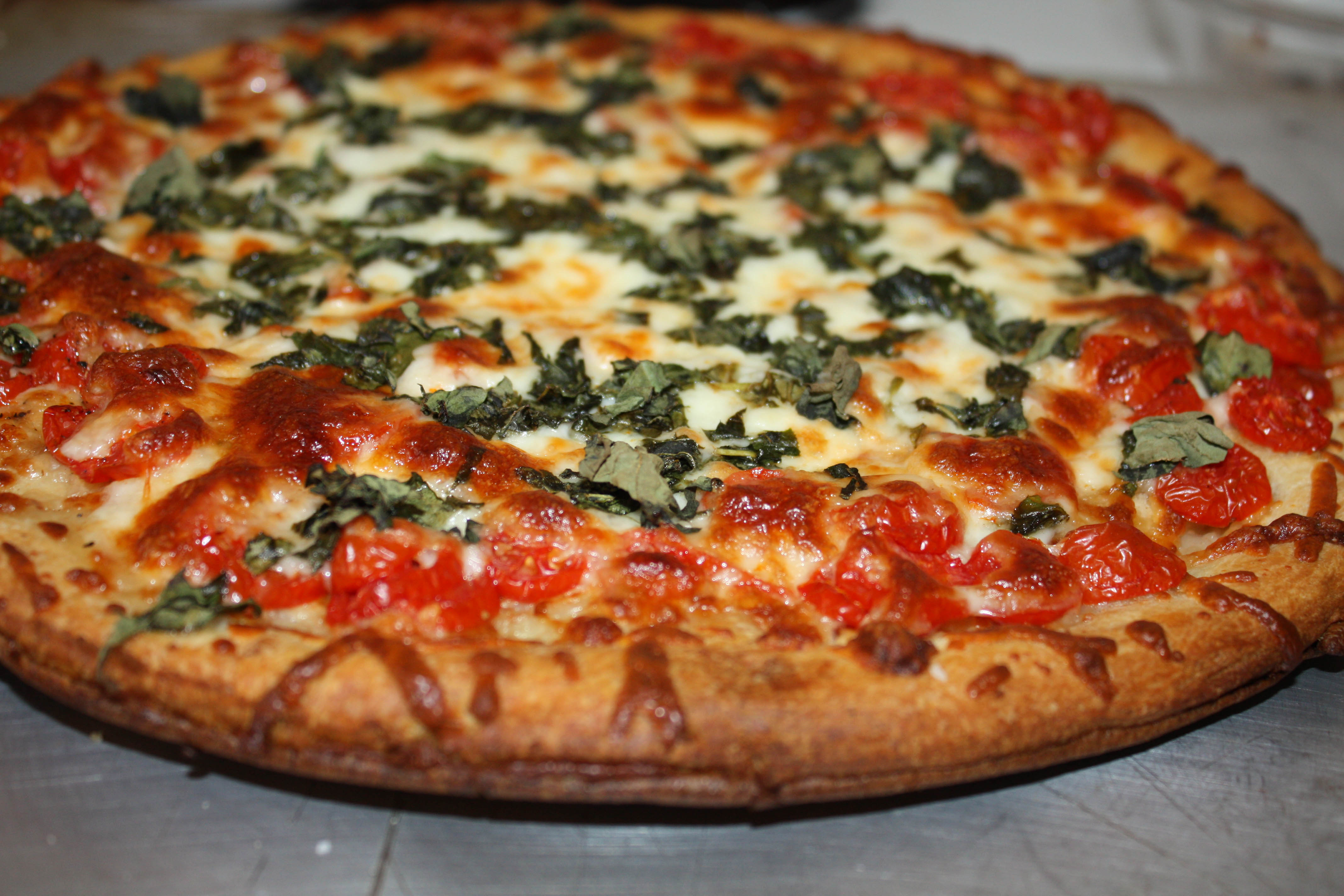 бездрожжевая пицца в духовке с колбасой и сыром и помидорами фото 107
