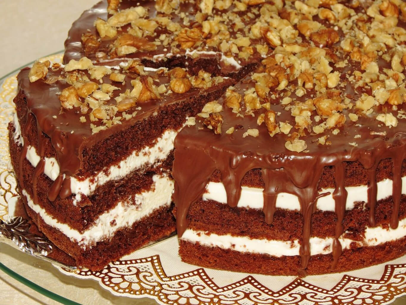 Домашние торты фото по шагово. Домашние торты. Украшение орехового торта. Домашний тортик. Шоколадно Ореховый торт.