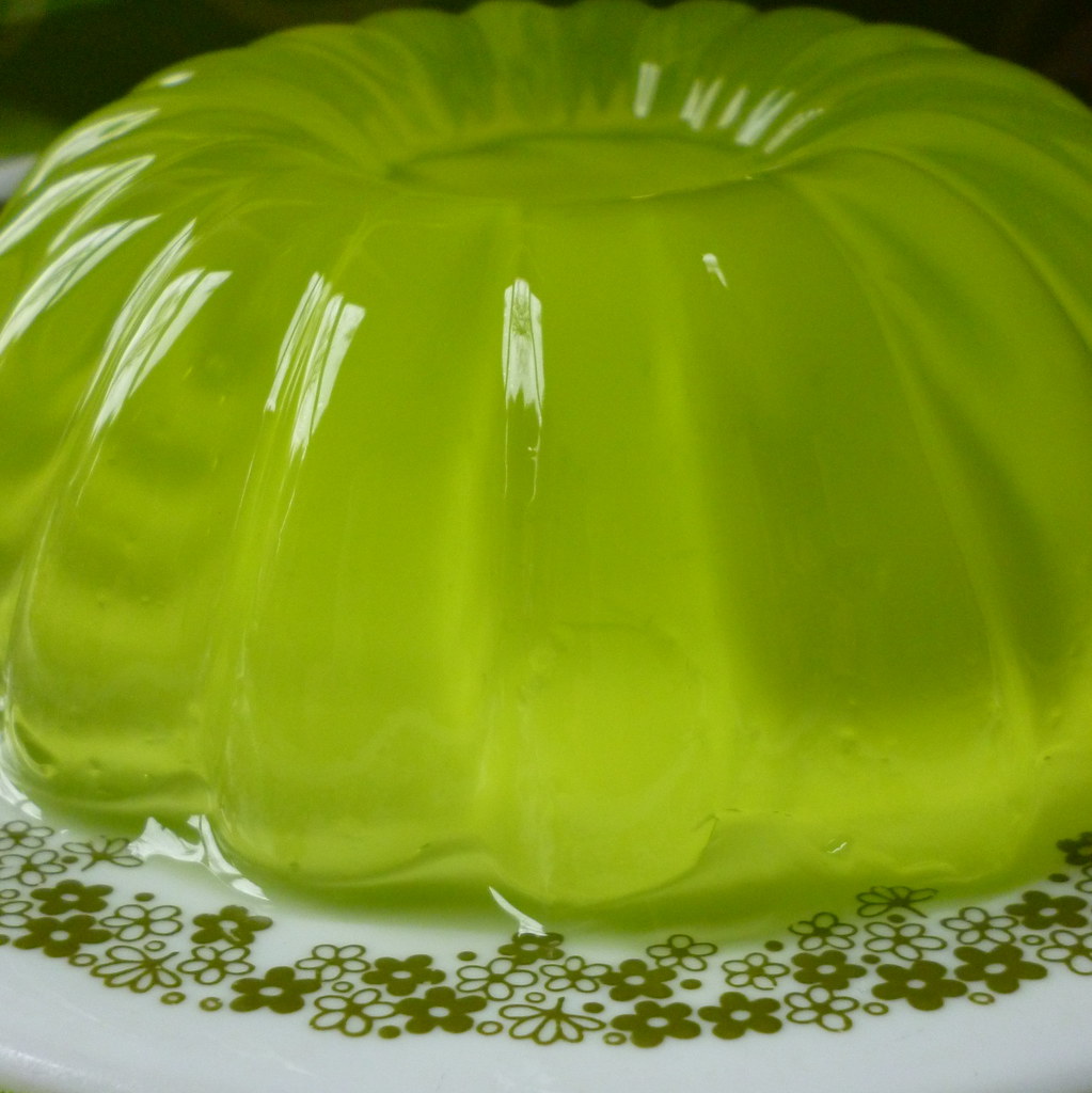 Желейный цвет. ЖЕЛЕЙНЫЙ торт. Зеленое желе. Торт с желе. Желе зеленого цвета.