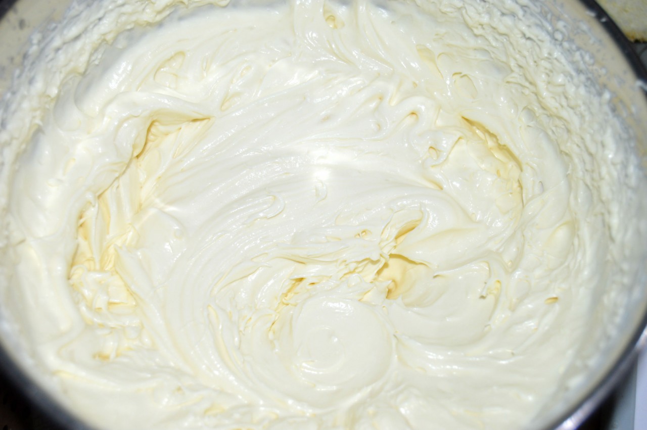 Заварной крем со сметанным. Сметанный крем чиз. Сливочно сметанный крем. Сметанно-сливочный крем для торта. Масляный крем.