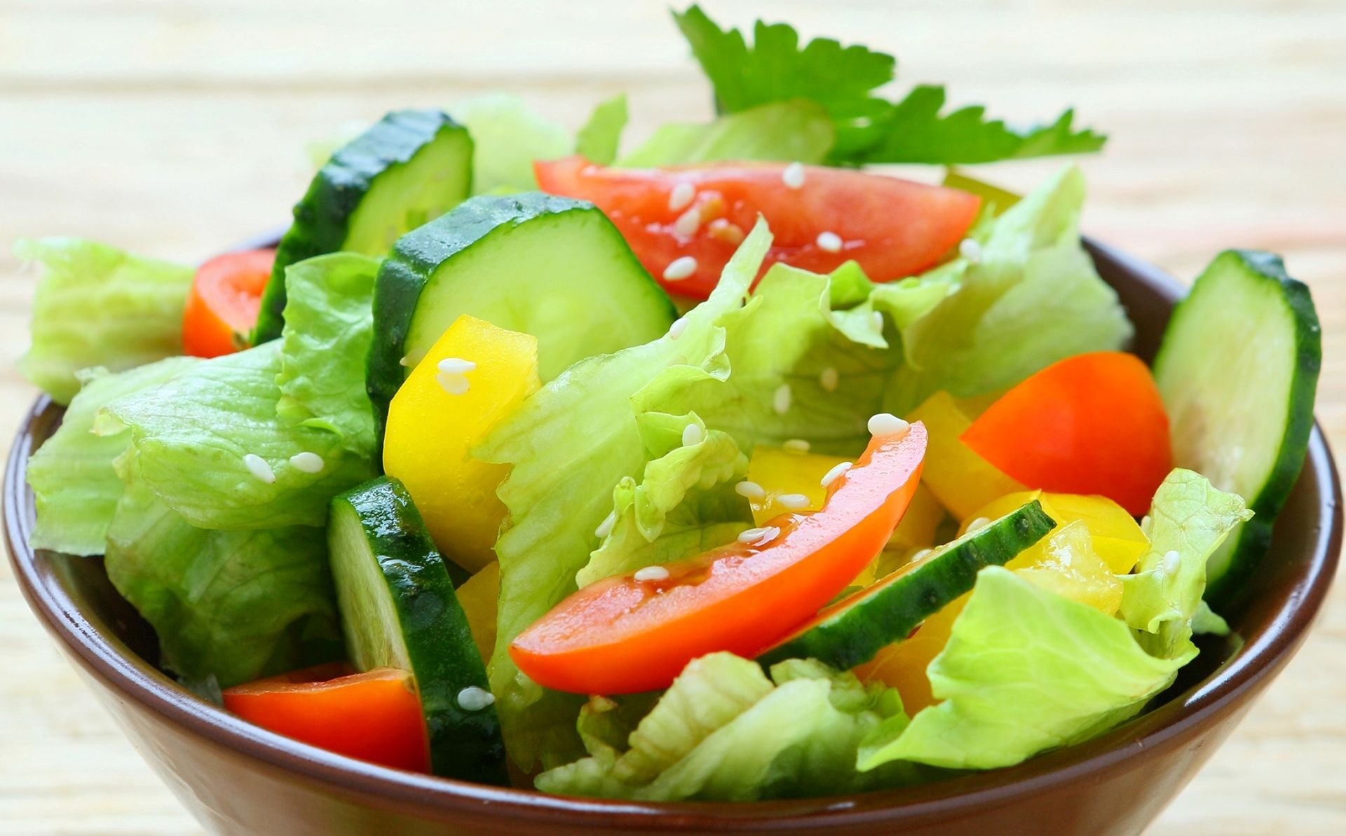Salat. Салат. Салат из овощей. Салат из сырых овощей. Легкий овощной салат.