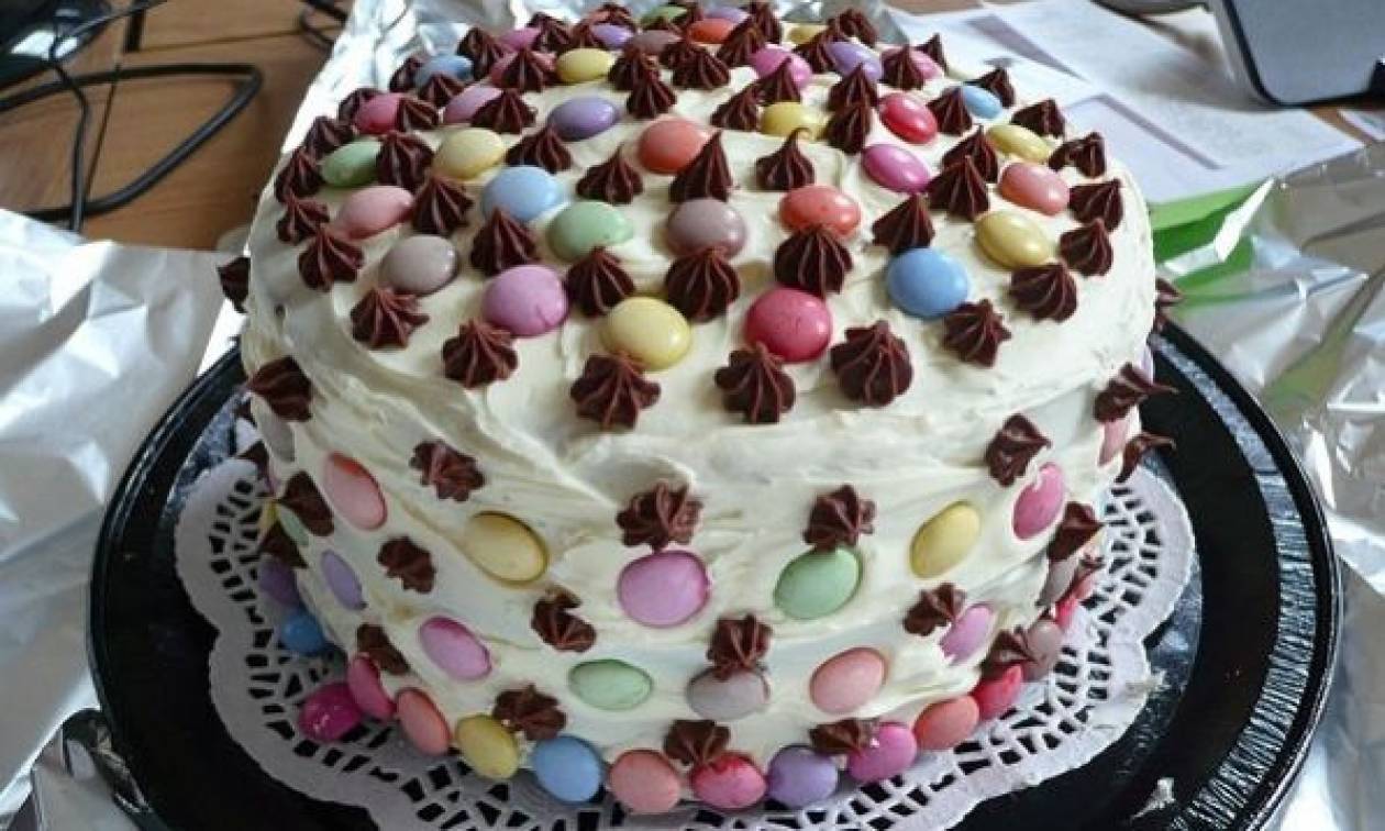 Легкие и доступные торты. Украшение торта. Украшение домашнего торта. Несложное украшение торта. Украшение торта на день рождения.