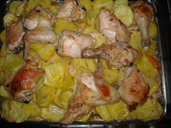 Курица с картошкой в духовке с чесноком и майонезом рецепт с фото пошагово в