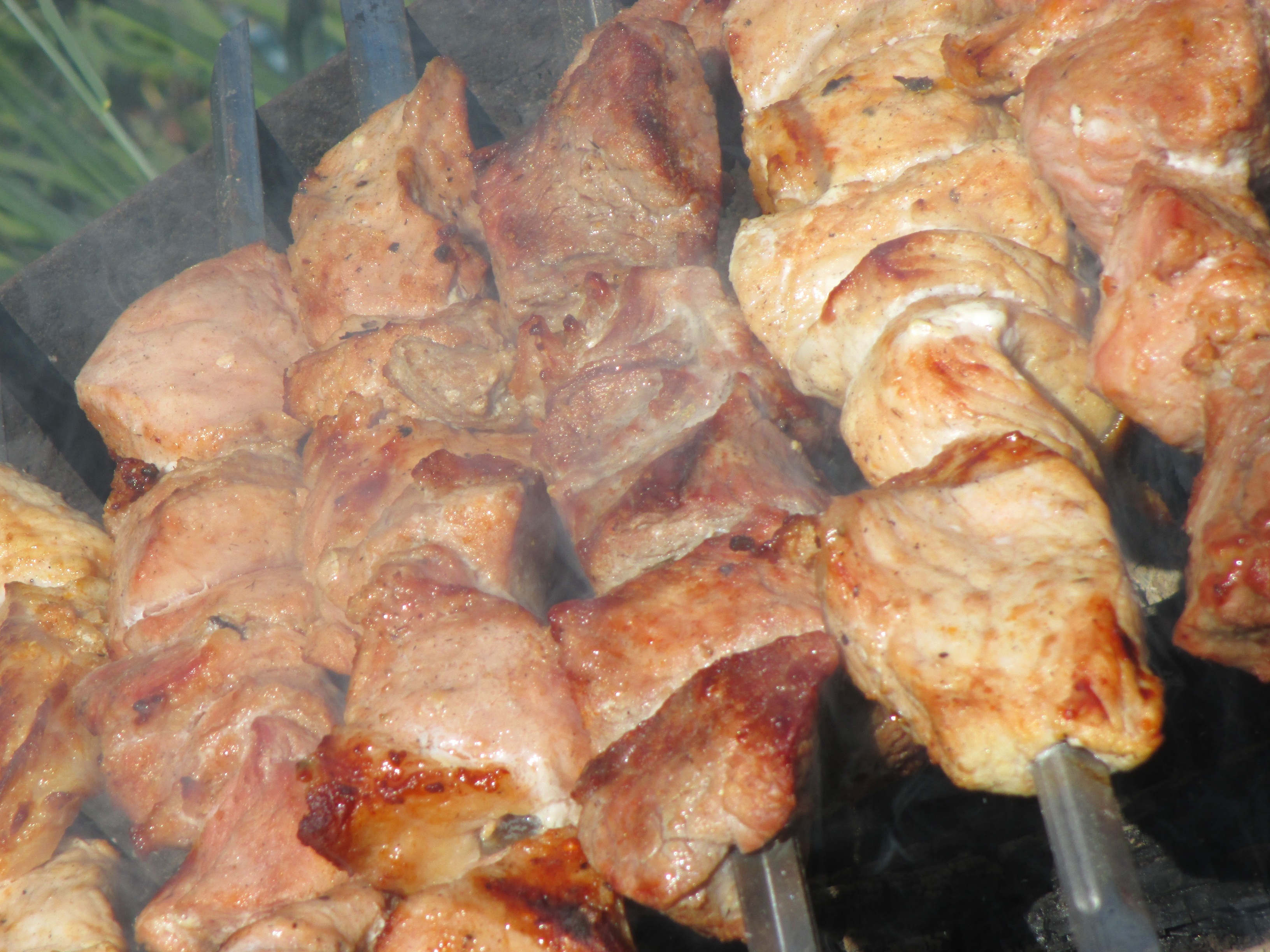 Шашлык из свиного языка на мангале рецепт с фото