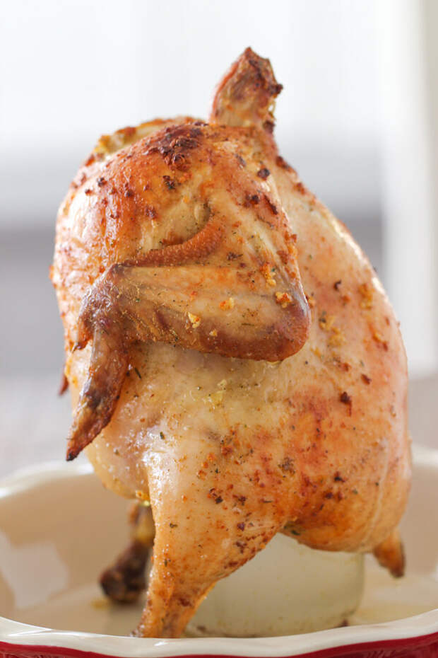 Приготовить курицу горячего. Курица в духовке. Курочка вкусная и сочная. Курица в духовке целиком с хрустящей. Курица в духовке с хрустящей корочкой.