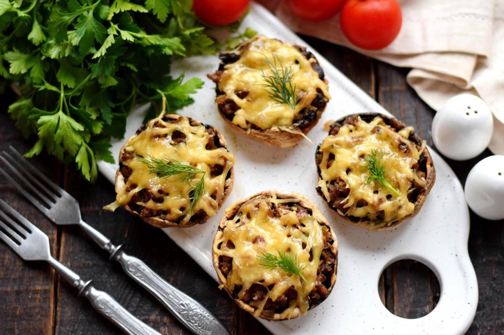 Фаршированные грибы шампиньоны в духовке с сыром рецепт с фото
