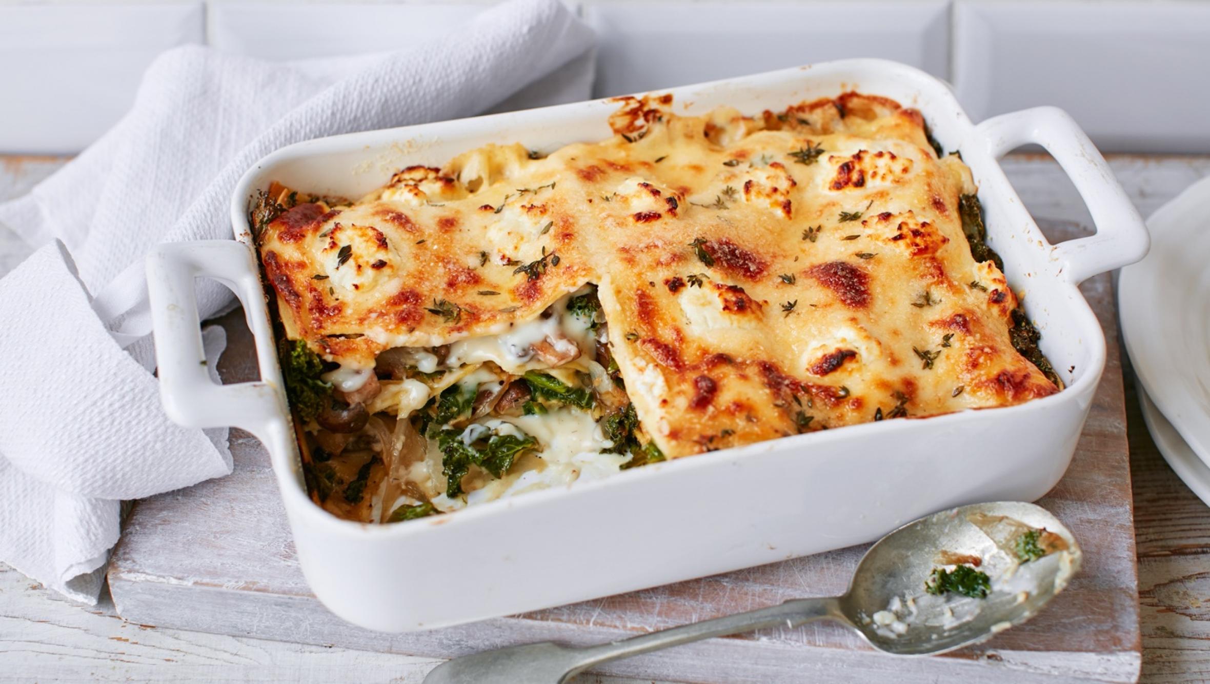 Пп лазанья с фаршем. Лазанья (Lasagne). Лазанья с грибами. Лазанья с грибами и сыром. Лазанья с курицей и грибами.