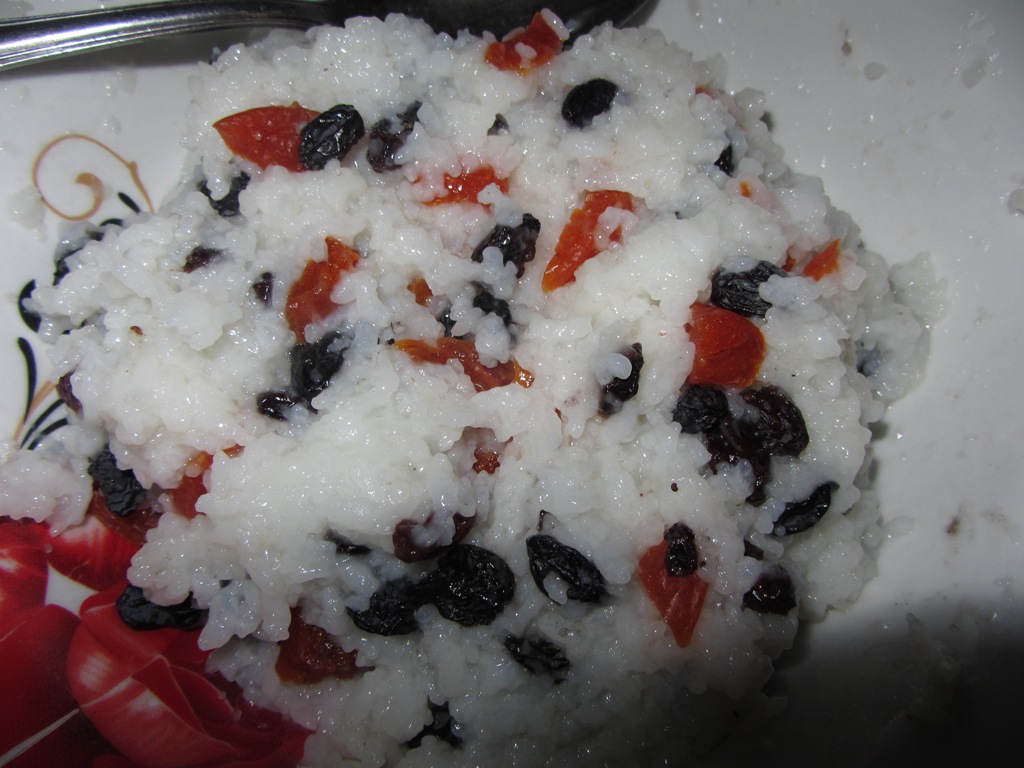 Рис на поминки рецепт. Кутья поминальная. Кутья на поминки. Поминальное блюдо из риса. Рисовая кутья с изюмом и курагой.