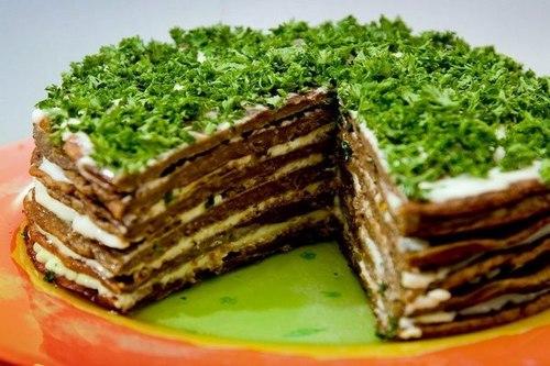 Печеночный торт из куриной печени со сметаной. Печеночный торт со сметаной и зеленью