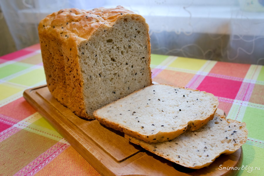 Домашний цельнозерновой хлеб на закваске. Хлеб пшеничный цельнозерновой. Хлеб на закваске в хлебопечке. Цельнозерновой хлеб в хлебопечке. Цельнозерновой хлеб на закваске.