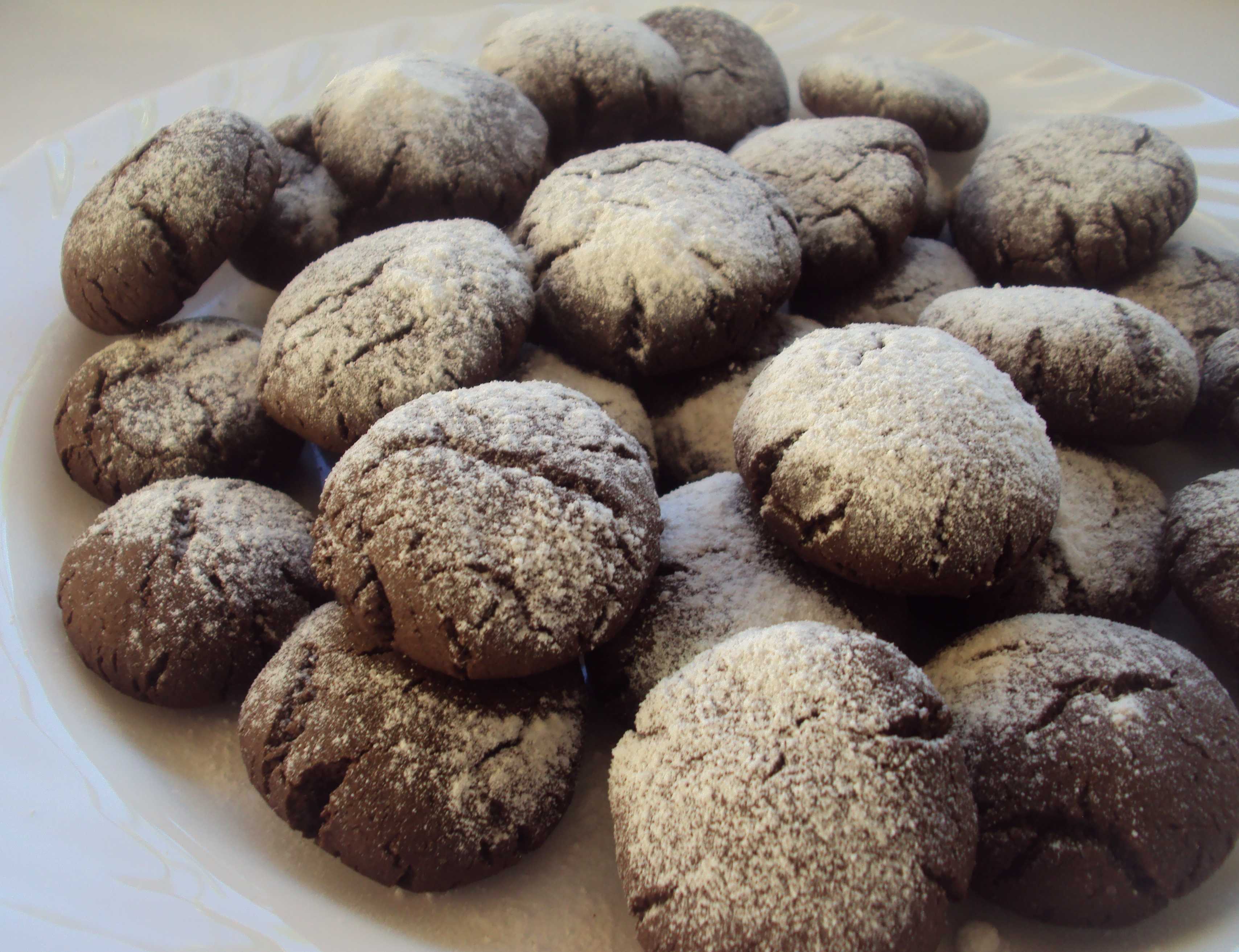 Рецепт печенья с какао в духовке. Шоколадное песочное печенье. Песочное печенье с какао. Печенье песочное c какао. Печенье песочное с какао домашнее.