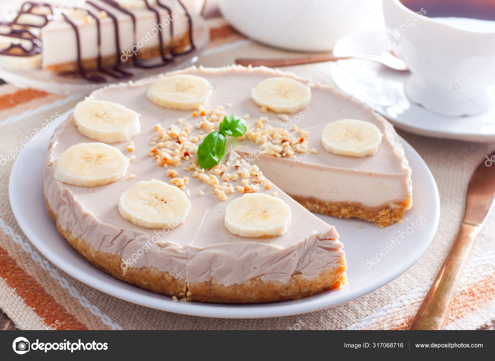 Творожный чизкейк рецепт без выпечки с печеньем. Торт банановый чизкейк. Банановый чизкейк с творогом без выпечки. Торт банановый чизкейк без выпечки. Яблочно-банановый чизкейк.