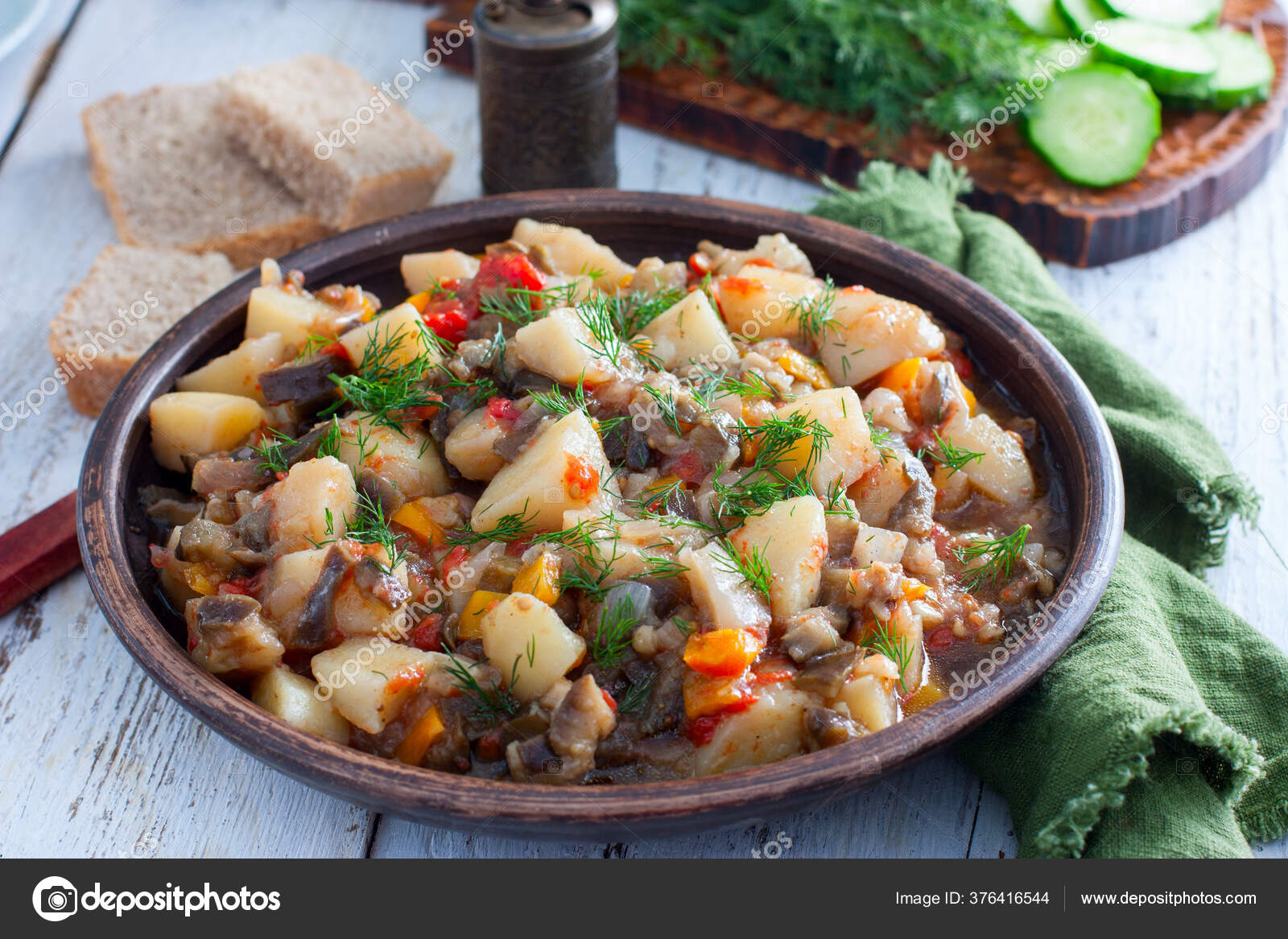 Рецепт мясом картошкой рагу классический. Овощное рагу с картошкой. Рагу овощное с баклажанами и картофелем. Баклажановая рагу. Овощное рагу в афганском казане.