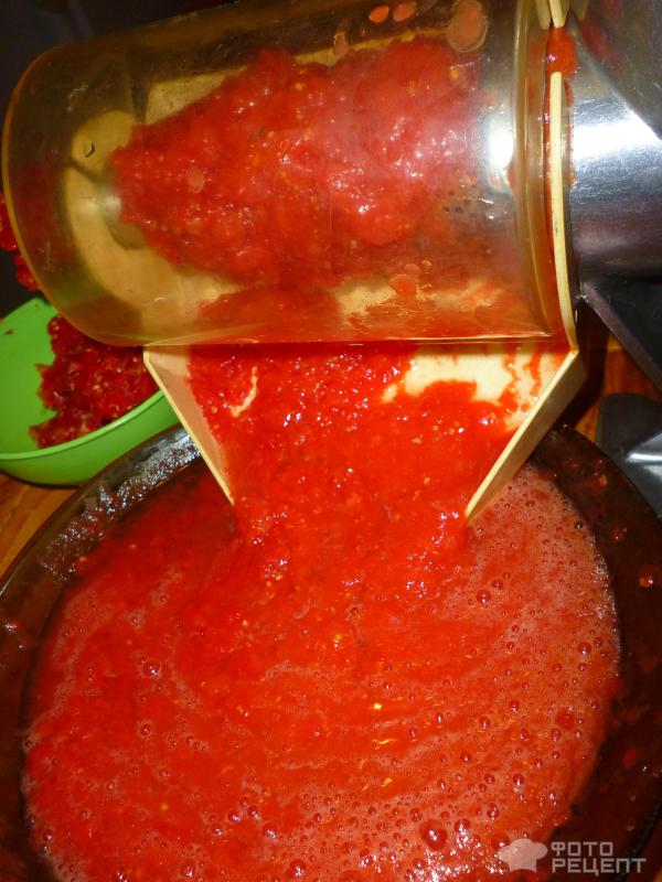 Сделать томатный сок из домашних помидор. Томатный сок на зиму. Томатный сок на зиму в домашних. Томатный сок домашний. Приготовление томатного сока.