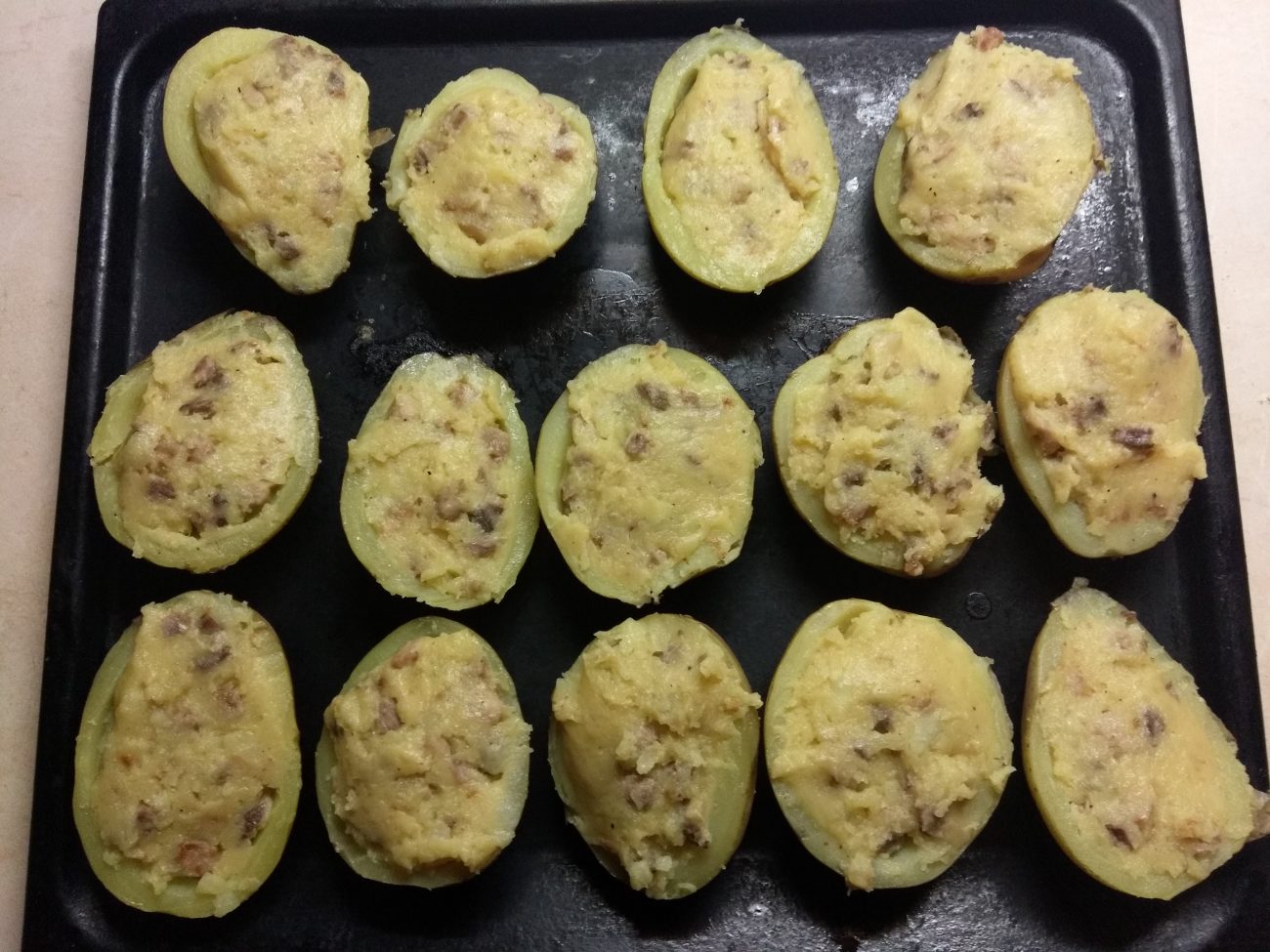 Картошка половинками в духовке