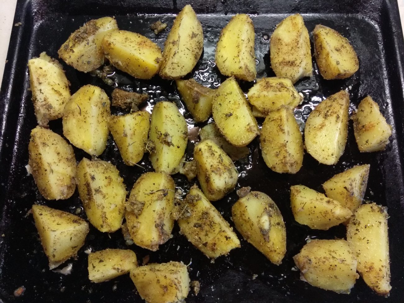 Картошка дольками в духовке с корочкой