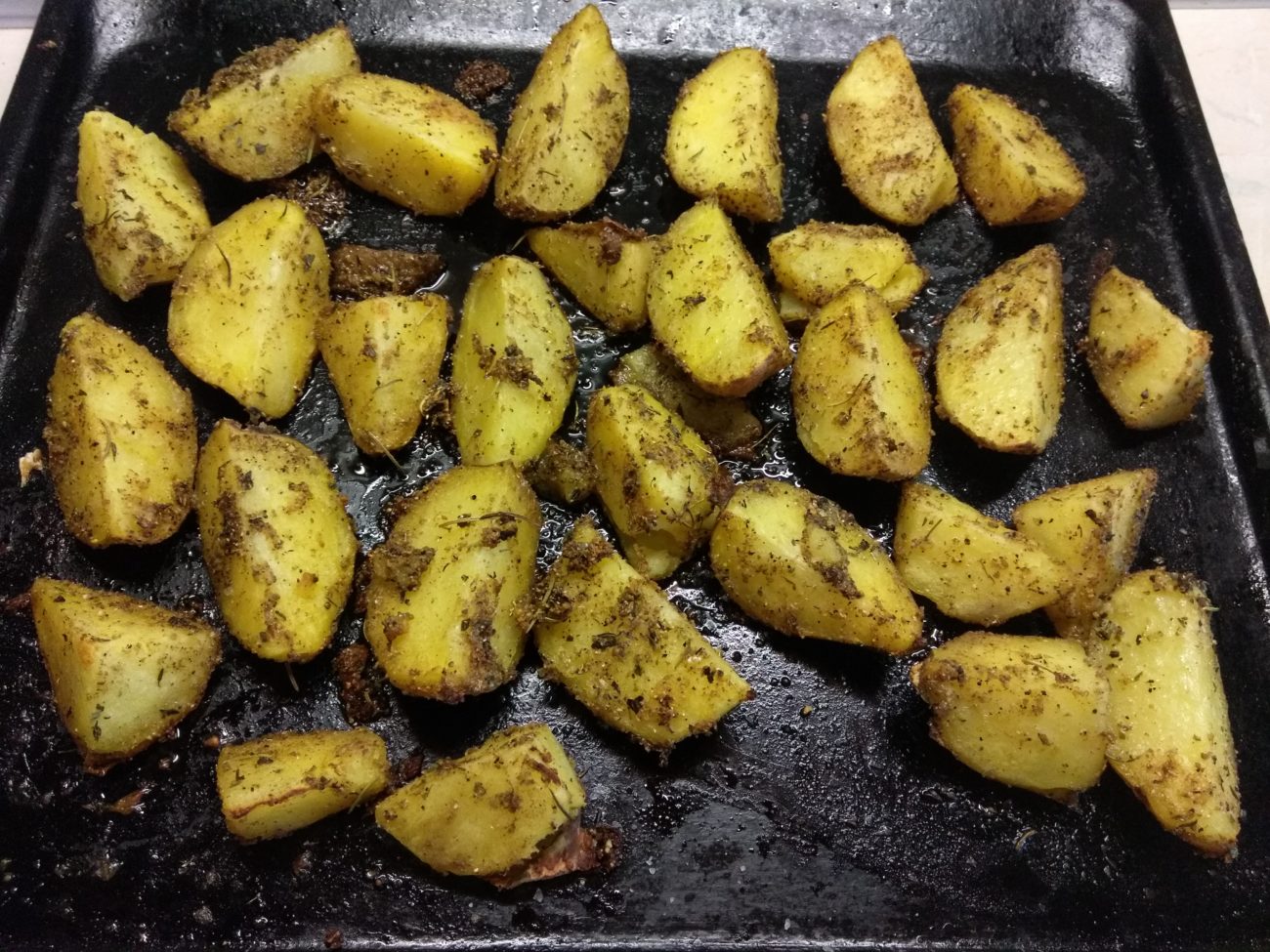 Картошка дольками в духовке