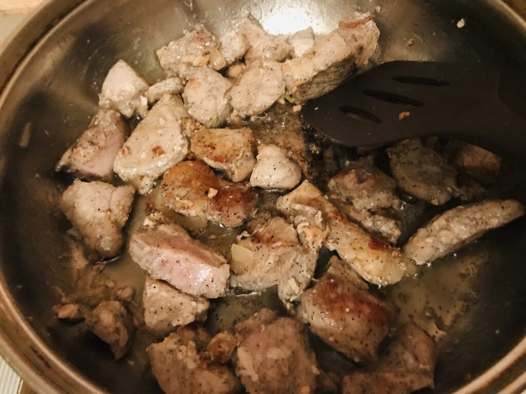Шашлык на сковороде из свинины как жарить рецепт с фото пошагово